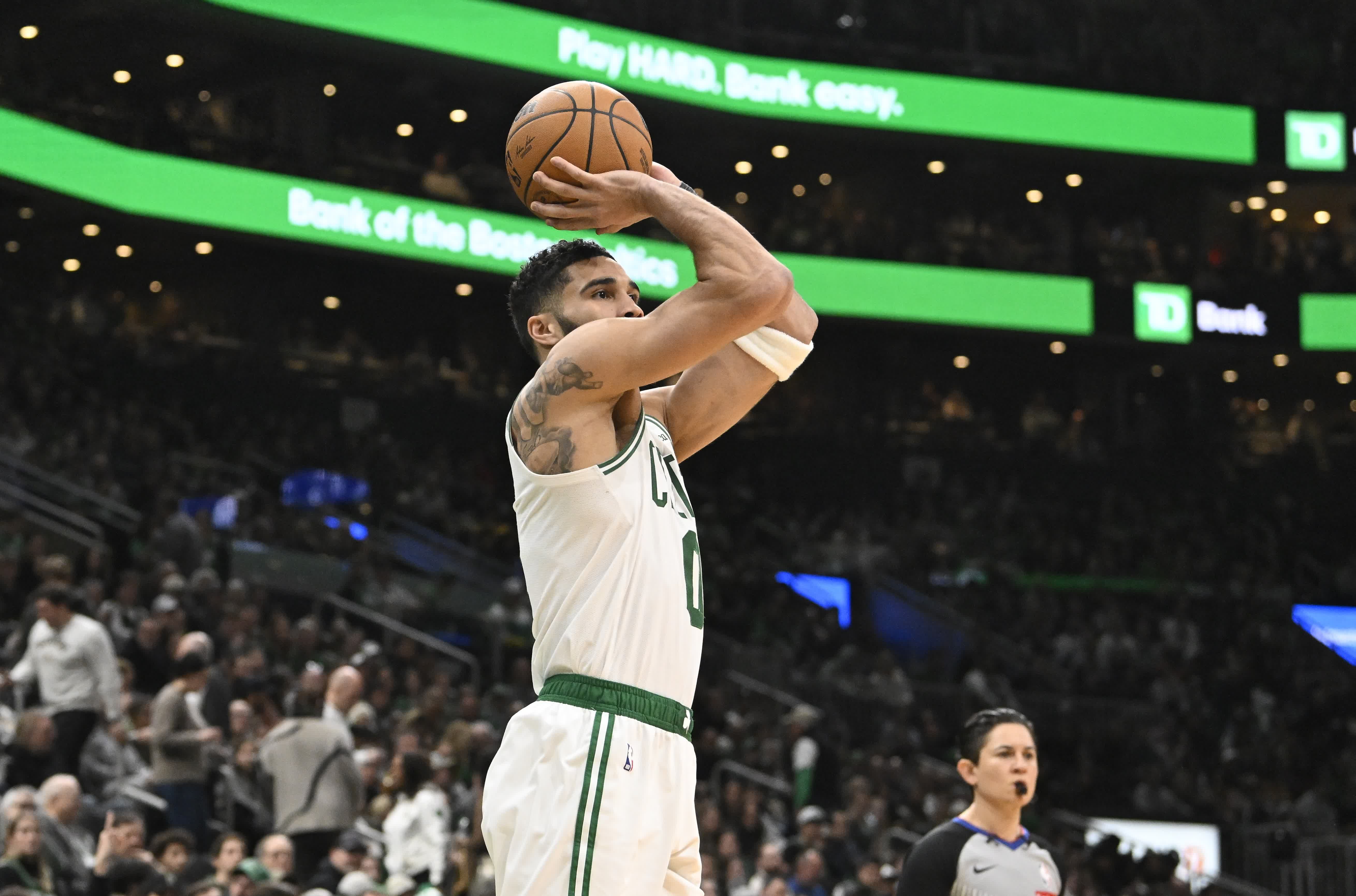 开云体育app-凯尔特人在NBA中失利英格兰，最新战报