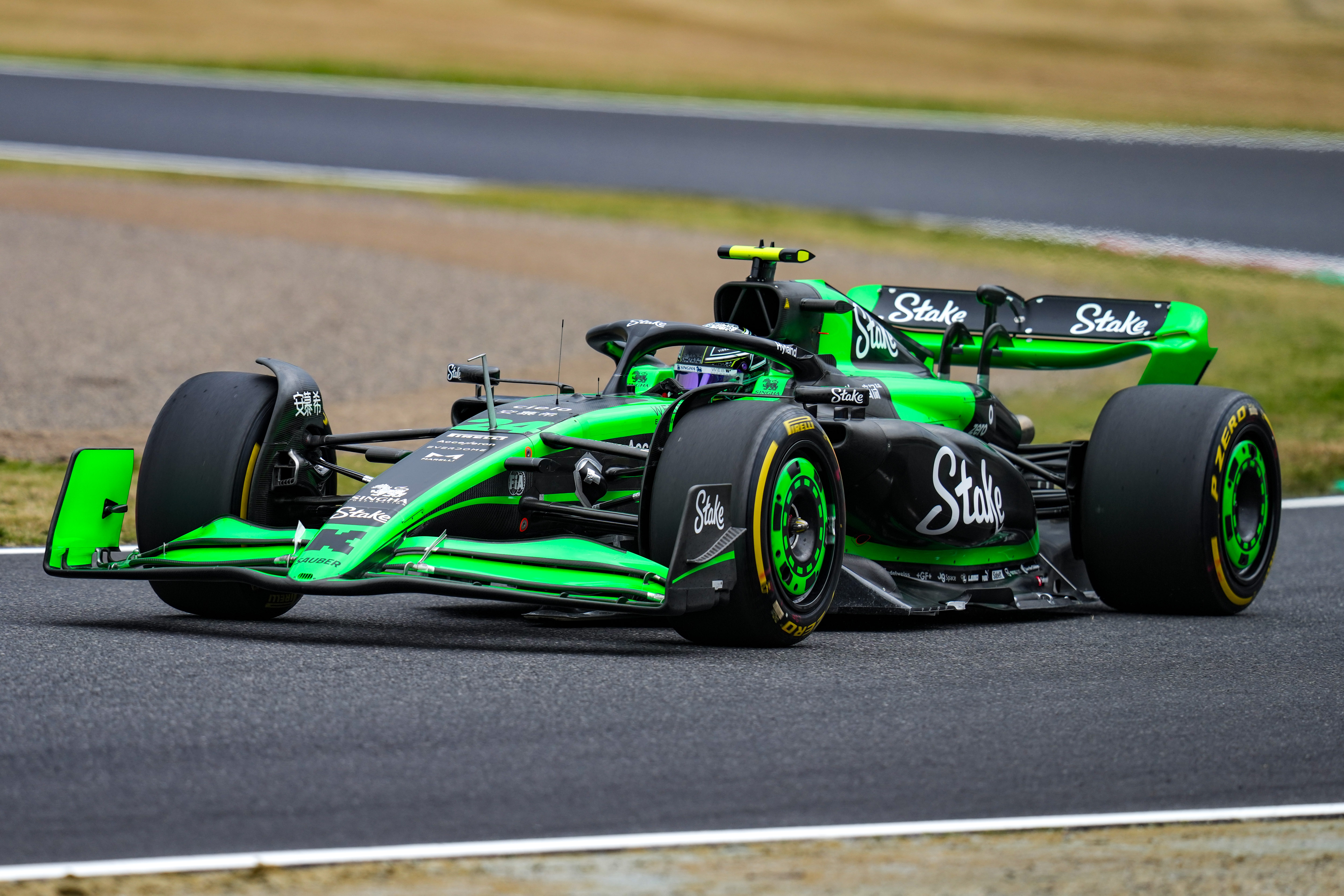 红牛二队险胜梅赛德斯,周冠宇统治全场 红牛二队险胜梅赛德斯,周冠宇统治全场