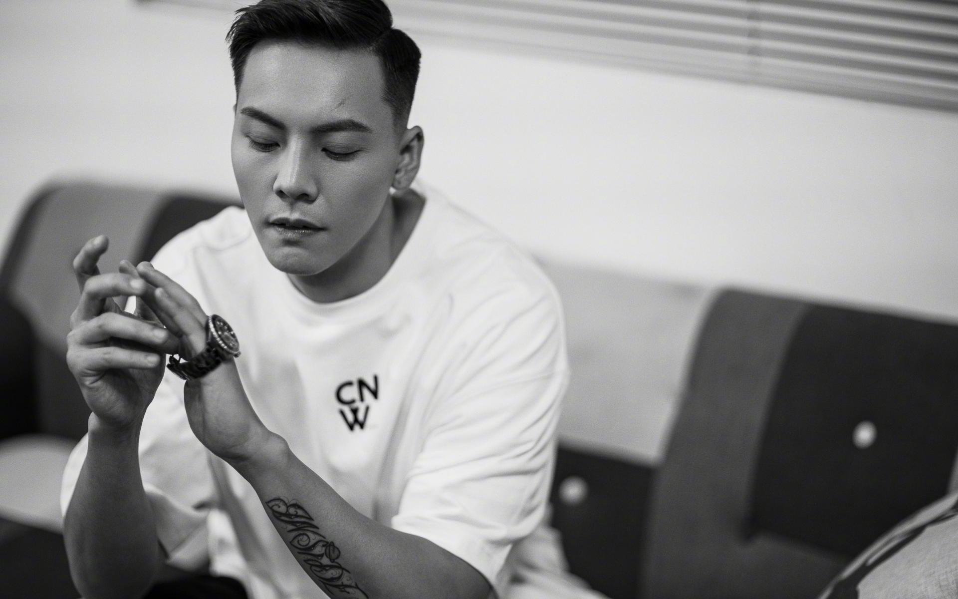 火箭蓝底金边，范弗利特致命一击，沉默领袖如何手握关键