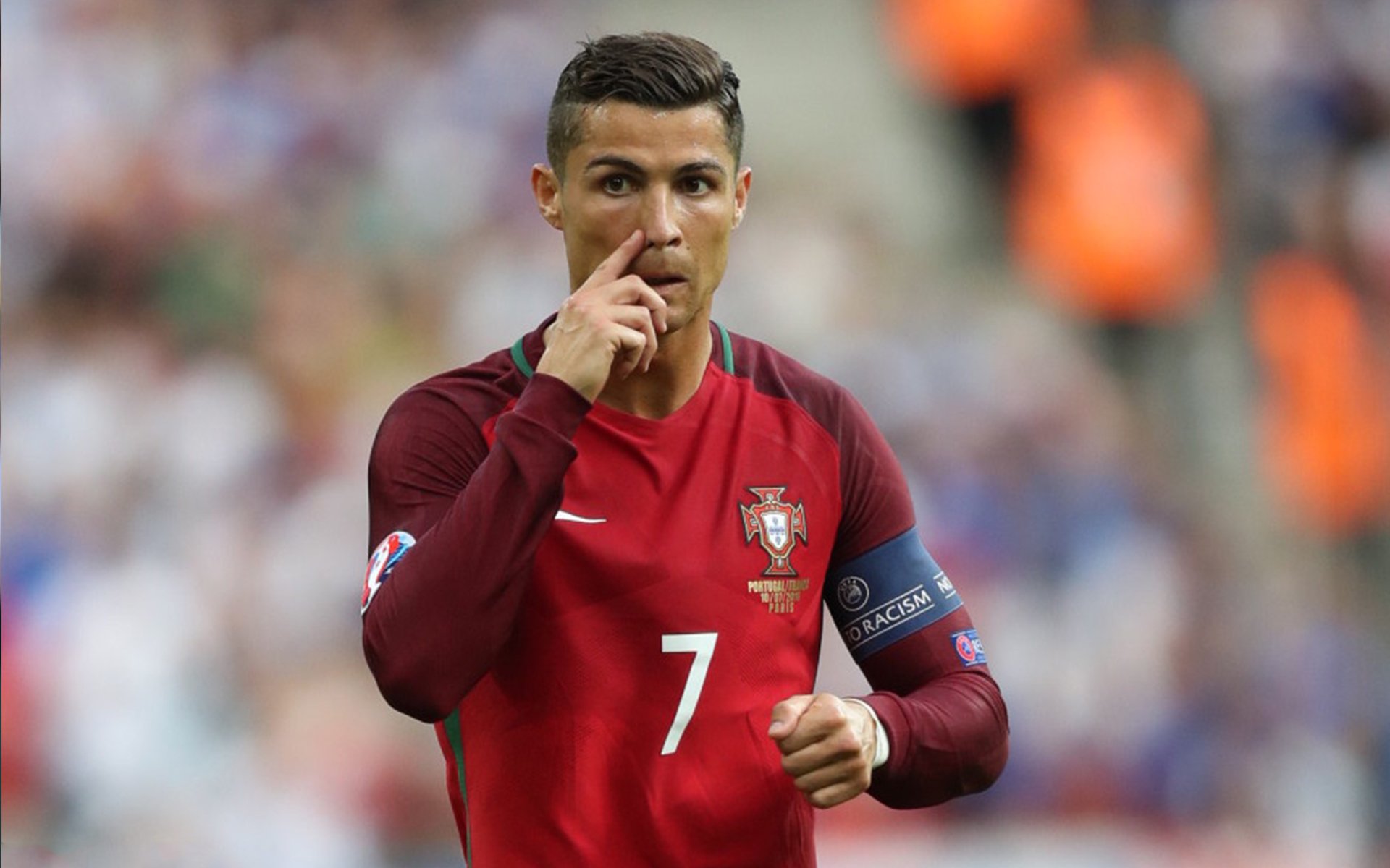 战靴上的血迹，恩比德用沉默的足踝扛起雄鹿的天