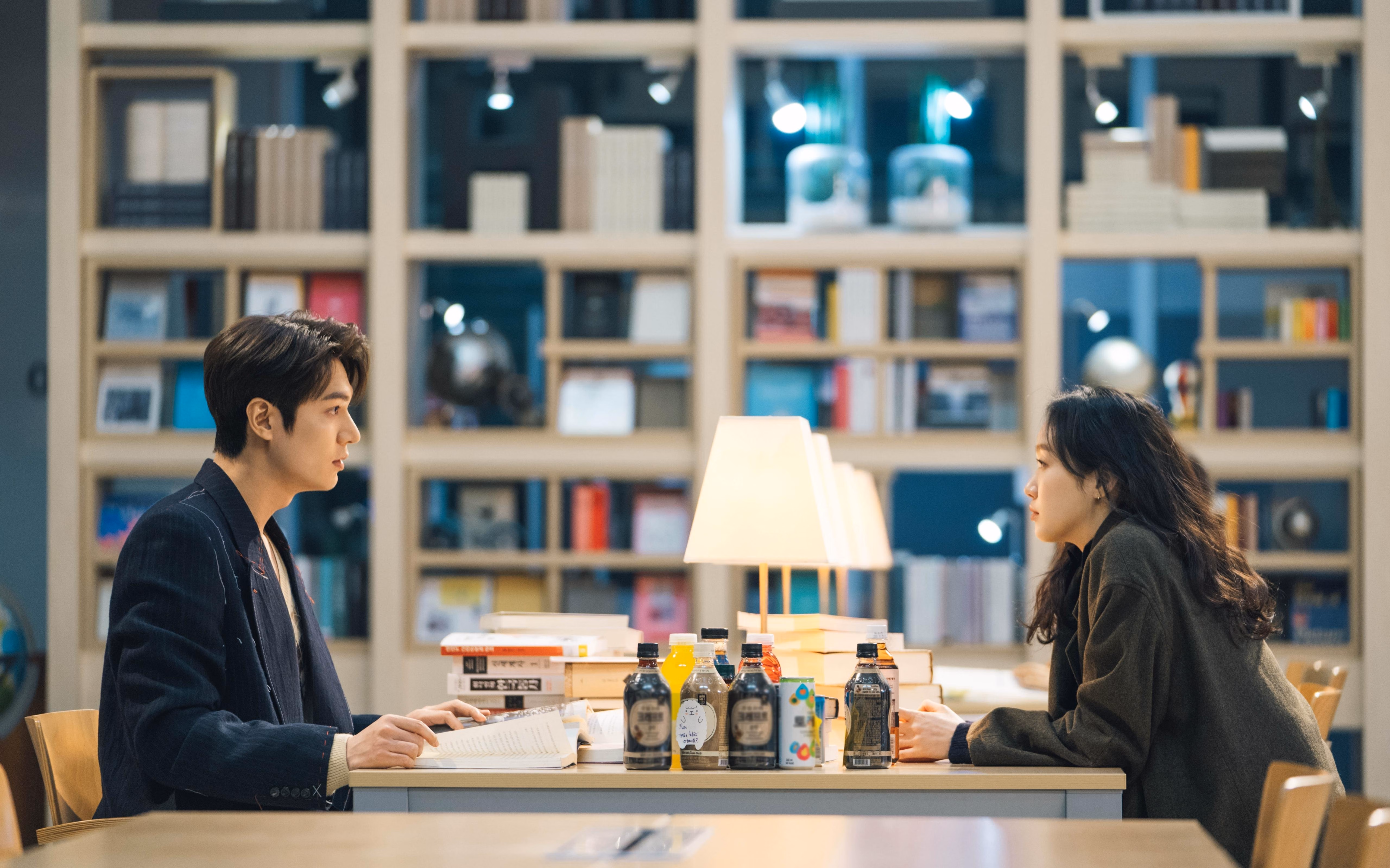 蓝鹰啄破红狼心，基耶萨利刃定乾坤