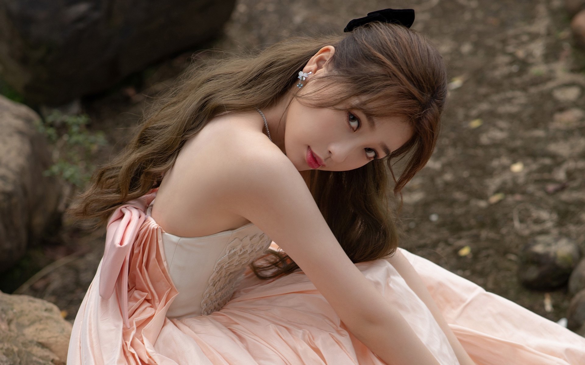 F1街道赛之夜,刹车区炸裂的光粒中,班凯罗完成巨星加冕