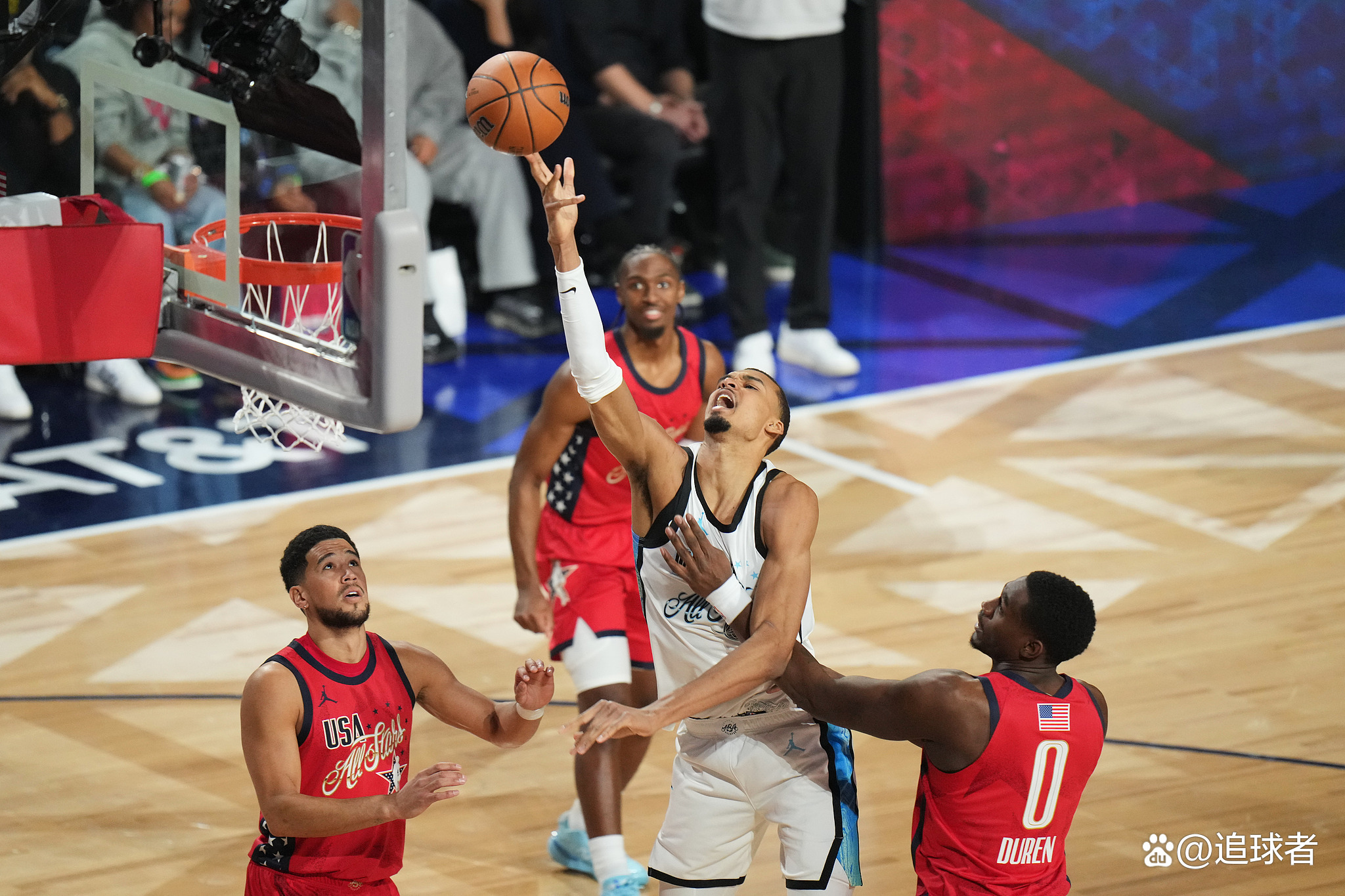 爱德华兹带动全队节奏，快船拿下广厦队